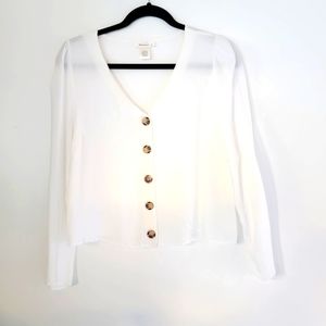 URBAN Romantics Long Sleeve button down Whiteblouse turtle shell buttons